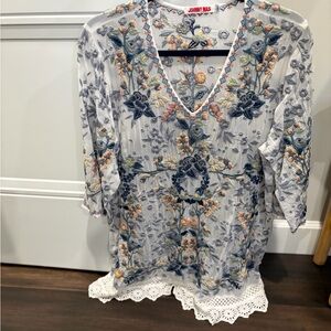 Johnny Was Light Gray Embroidered V-Neck Tunic with Multicolor Floral Stitching